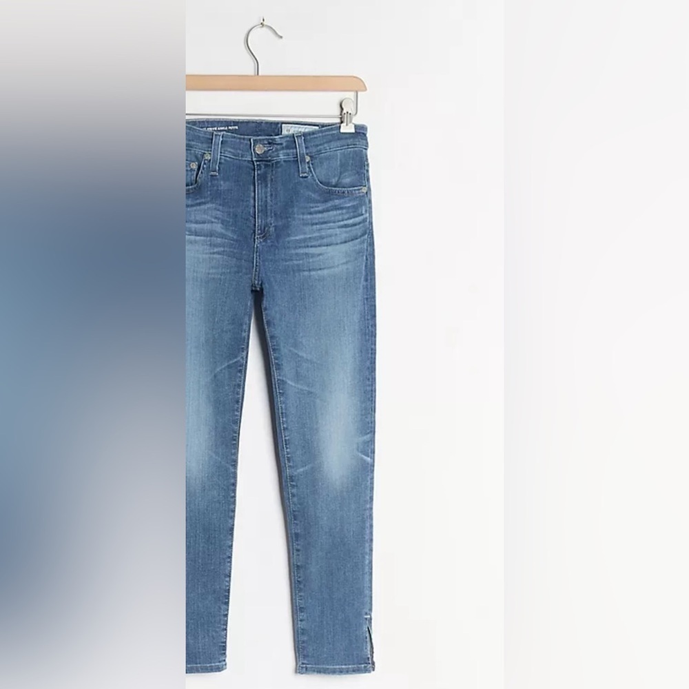 AG|Adriano Goldschmidt Stevie ankle in silm straight,medium wash distressed•27